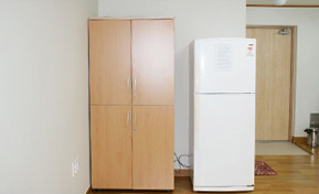 10인실(투룸형)-냉장고, 서랍장